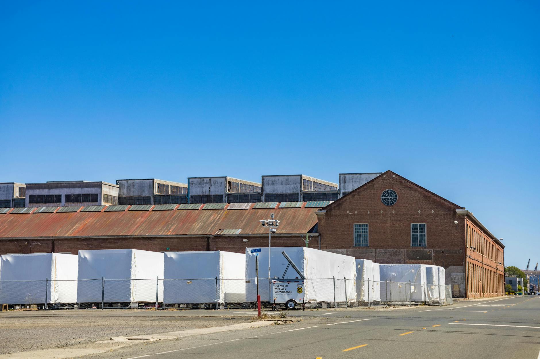 Industrial warehouse building in urban setting suitable for ghost kitchen conversion