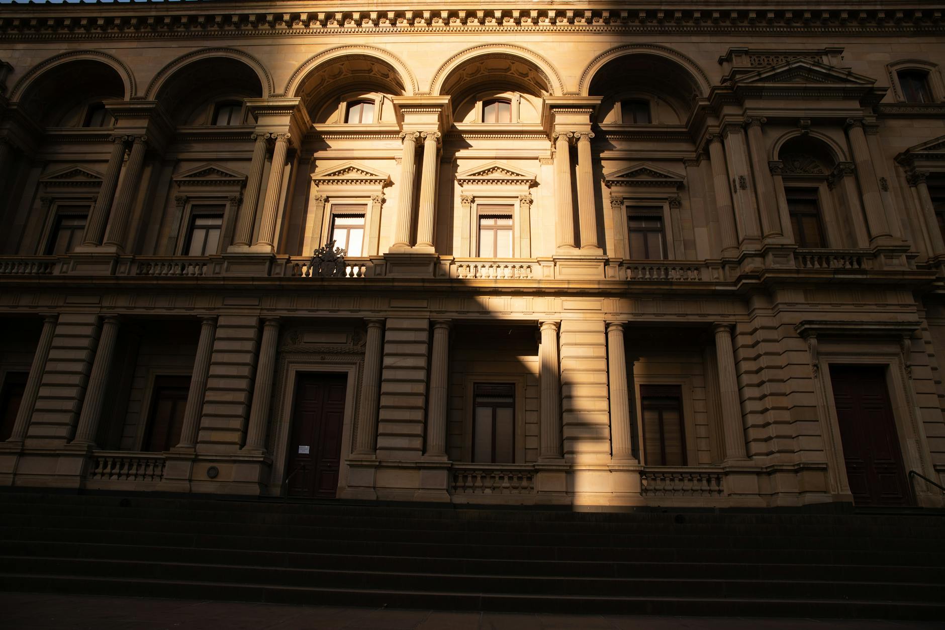 U.S. Treasury building representing government-backed I Bonds and federal investment securities