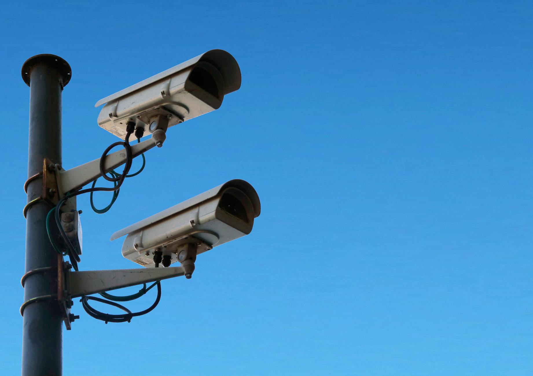 Corporate security monitoring system with multiple screens