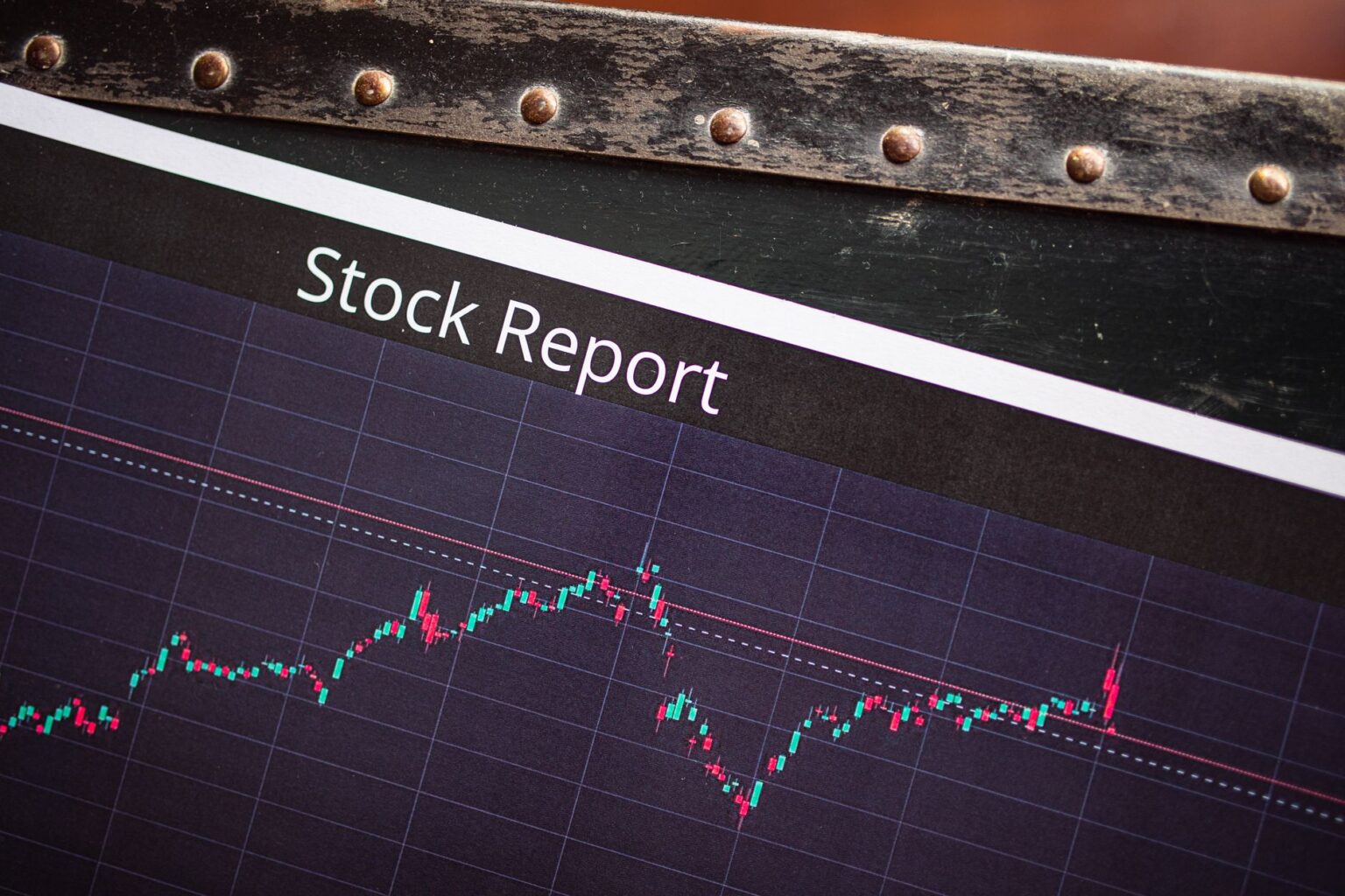 Traders monitoring stock market futures on screens during a volatile session