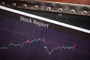 Traders monitoring stock market futures on screens during a volatile session